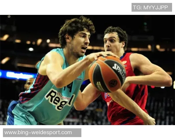 米奇称赞文班在关键时刻投进三分球球员表现至关重要